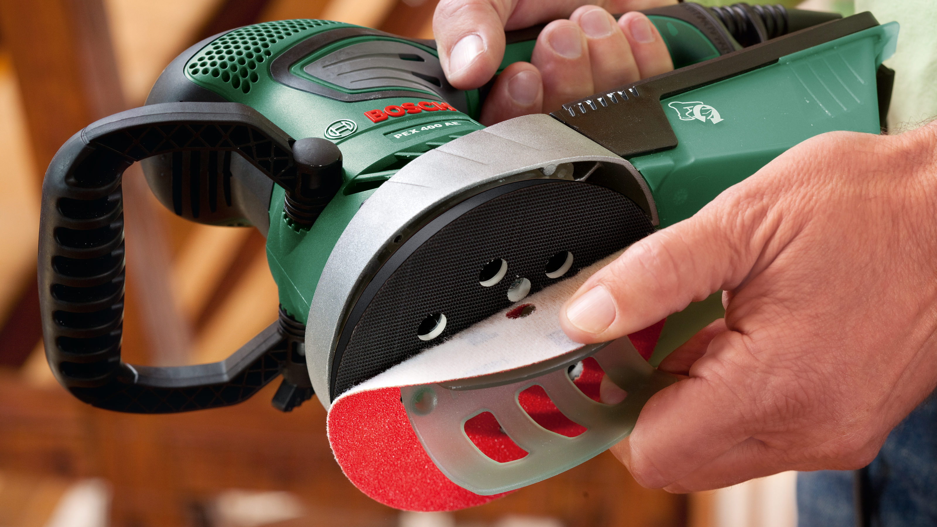 Fixarea rapidă şi precisă a hârtiei abrazive