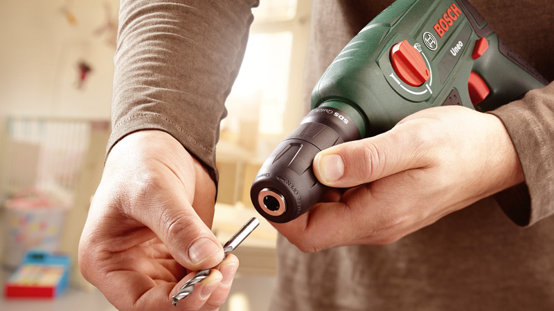 Adaptor pentru burghie cu tijă cilindrică