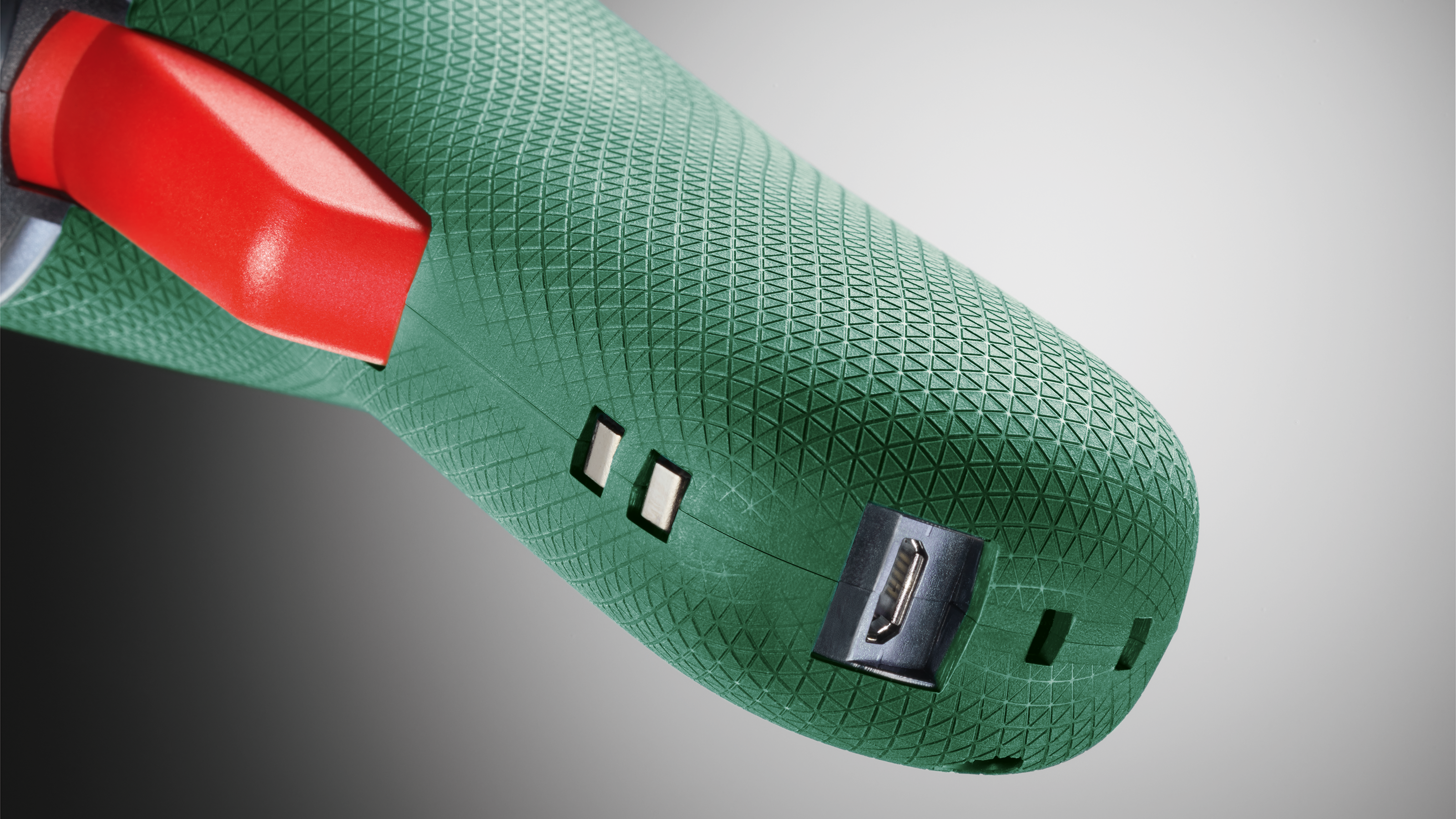 Možnosť duálneho nabíjania prostredníctvom micro-USB